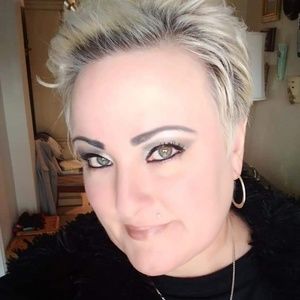 Meet your Posher, Dee